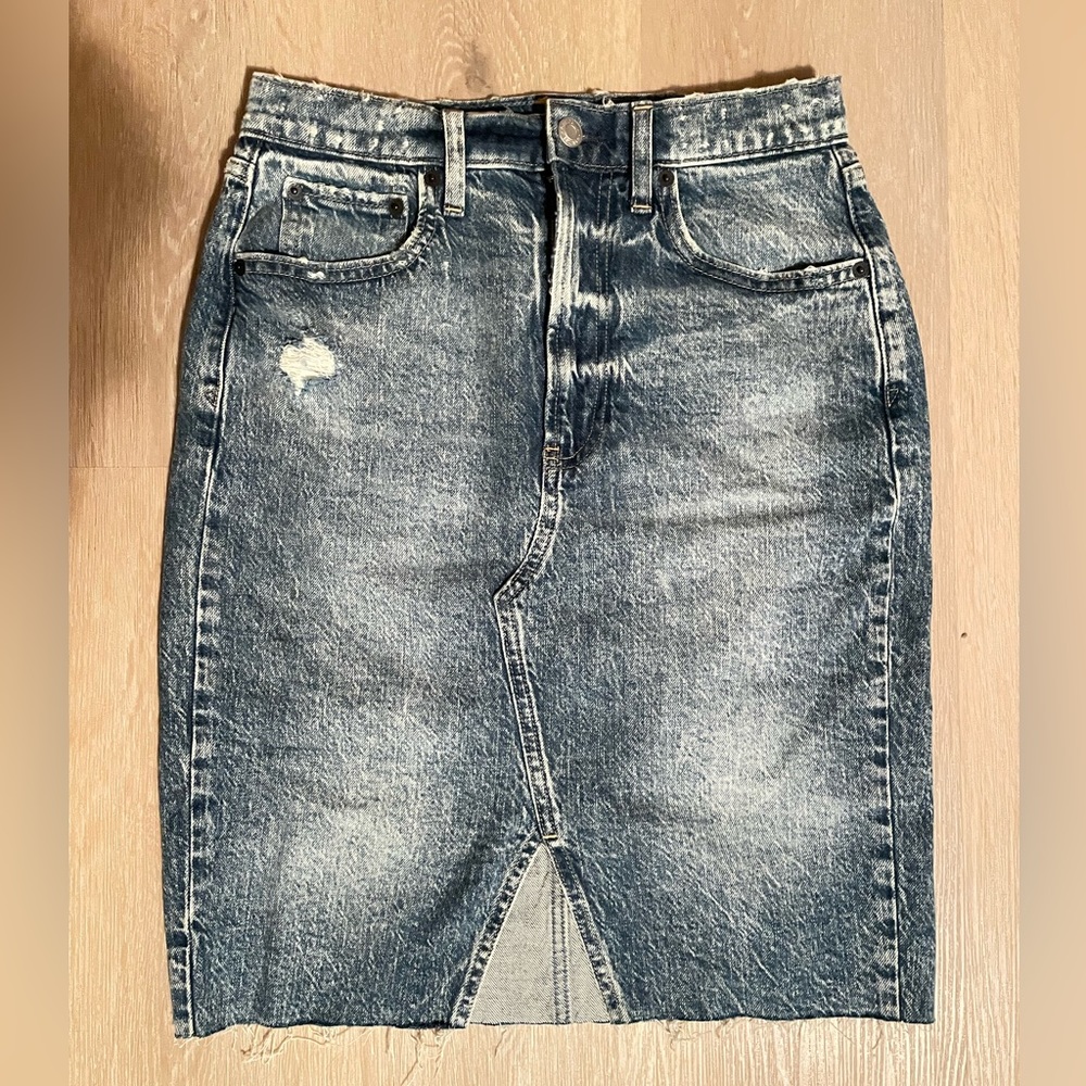 Gap distressed Y2K Jean skirt